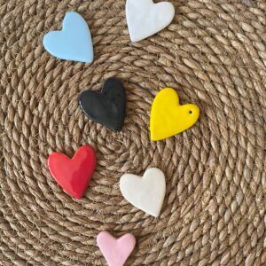 Medallones de ceramica forma corazon x 6 unidades